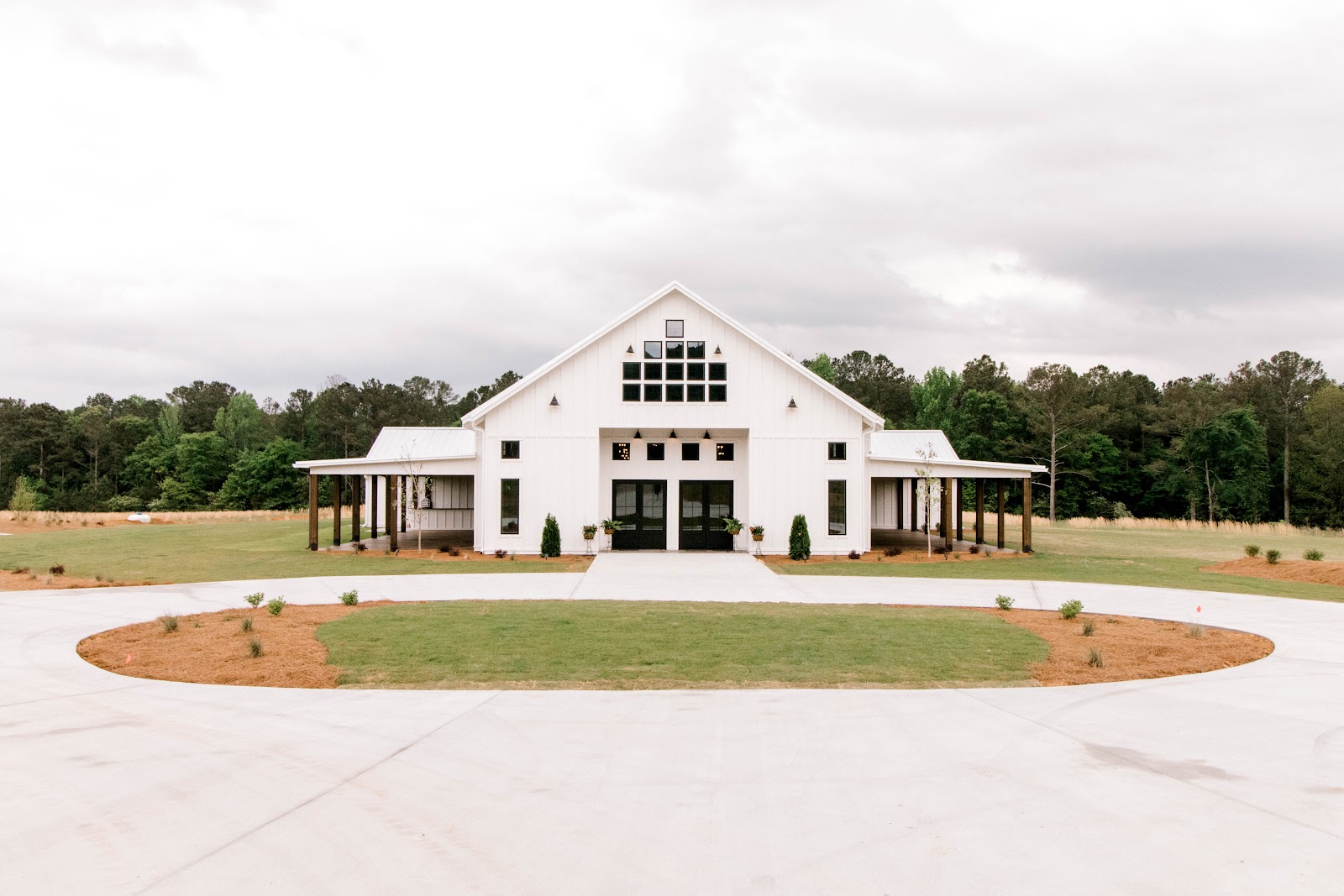 Central Ridge Point Ridge Pointe - Wedding Venue | VowVenue.com