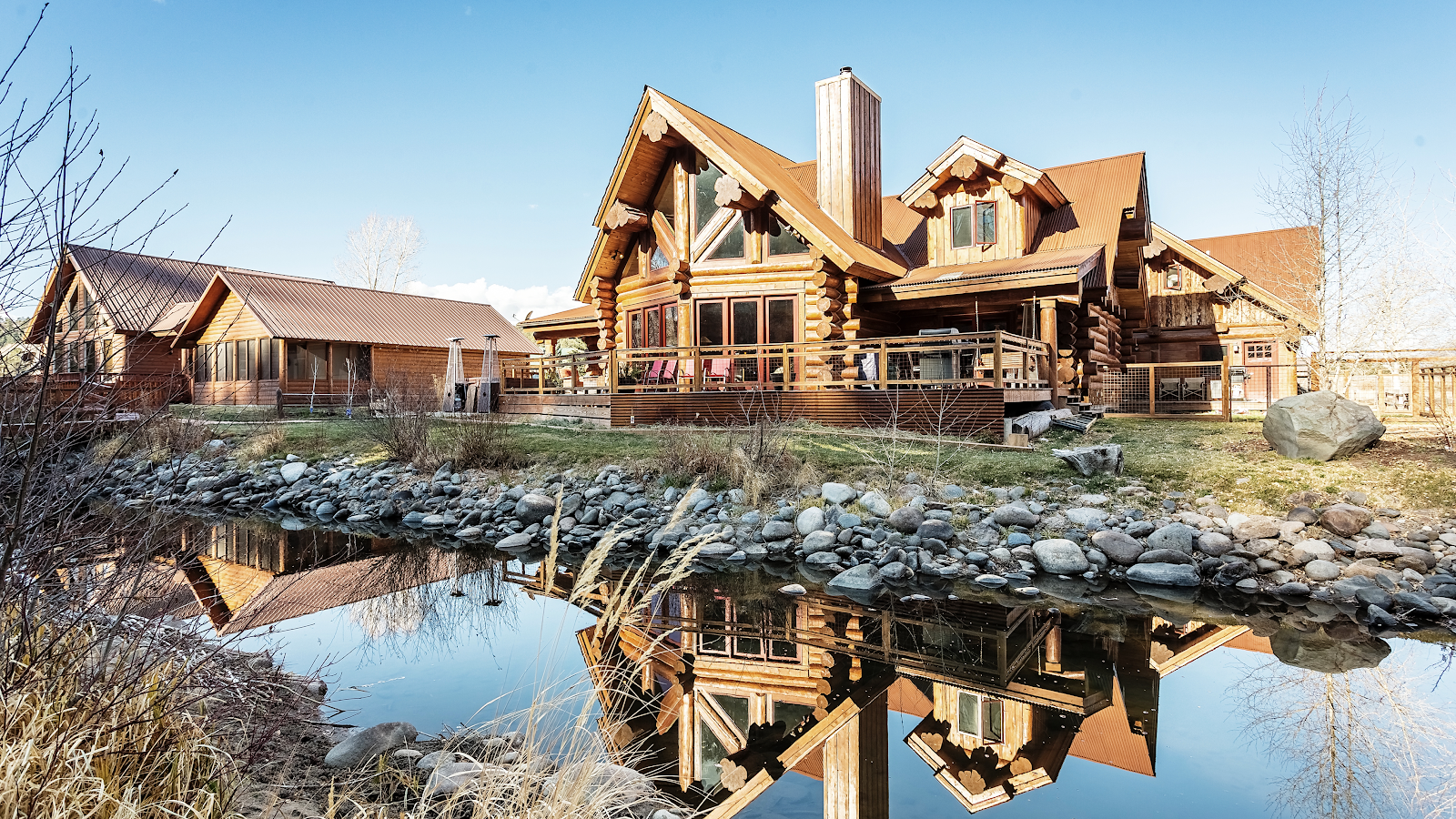 River Crest Cabins - Wedding Venue | VowVenue.com
