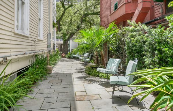 Solari Orleans, Revel on the Avenue in Quintessential New Orleans history. Gallery 2